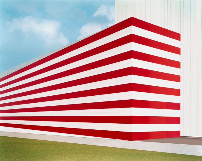 Halle rot #1, 2001, C-Print, 98 x 124 cm